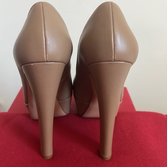 VALENTINO GARAVANI Tan platform pumps - Picture 4 of 8